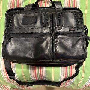 Tumi Alpha Black Leather Men's Expandable Briefcase with Shoulder Strap
